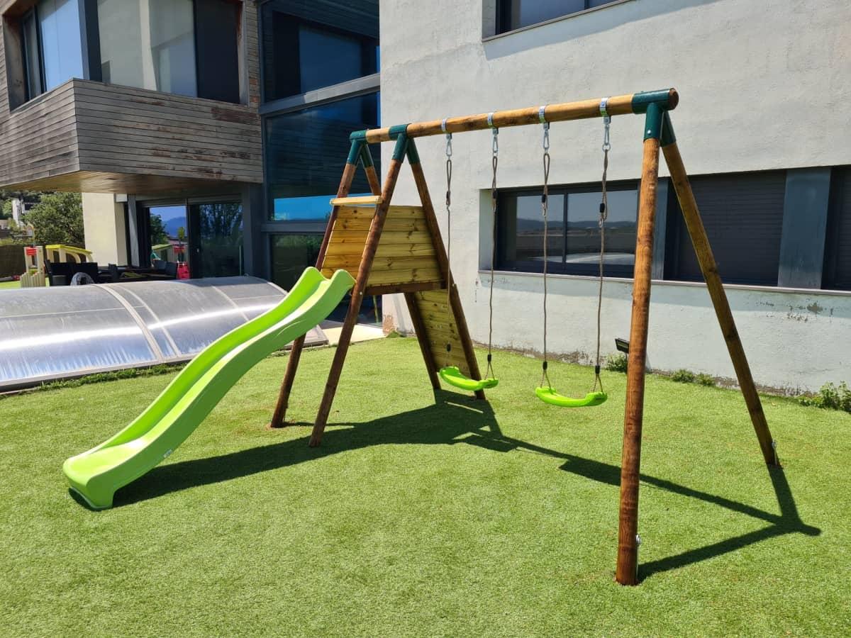 Parque infantil Mauna Loa con rampa de escalada