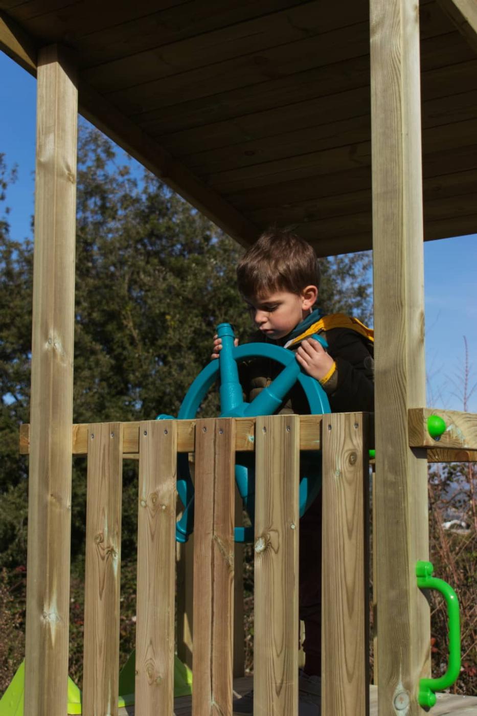 Parque infantil na forma de um navio MASGAMES NAUTILUS L com parede de escalada