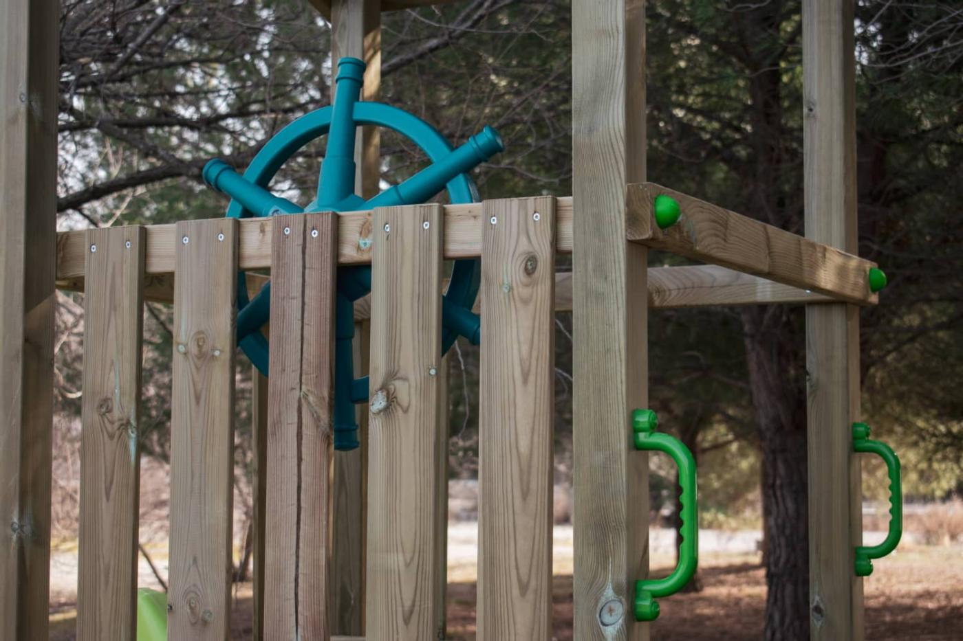 Parque infantil na forma de um navio MASGAMES NAUTILUS L com parede de escalada