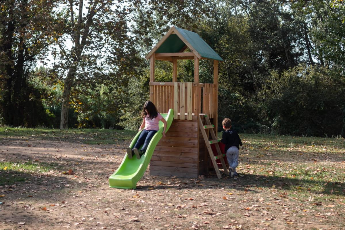 Parque infantil MASGAMES TIBIDABO torre de madera con tobogán y techo de lona verde