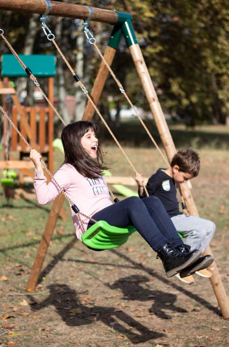 Parque infantil MASGAMES Timbu con pared de escalada, red de trepar y columpio