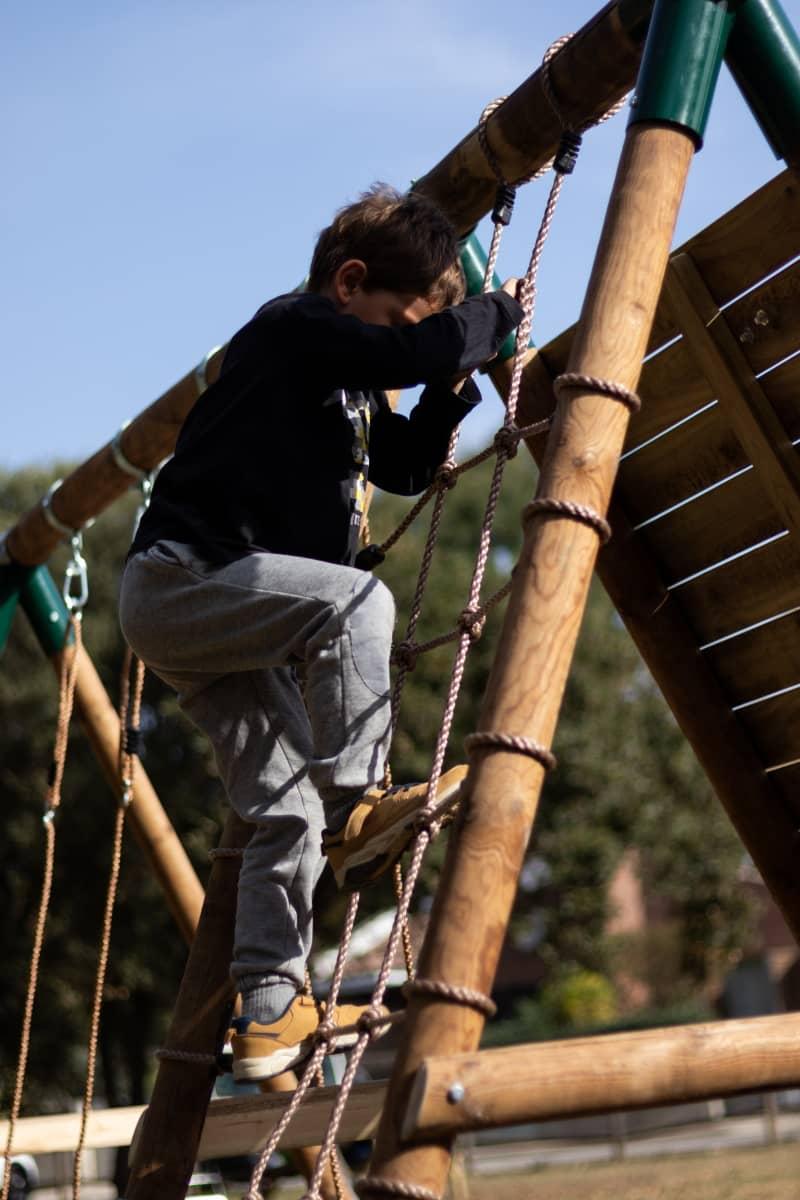 Parque infantil MASGAMES Timbu baloiços e parede de escalada