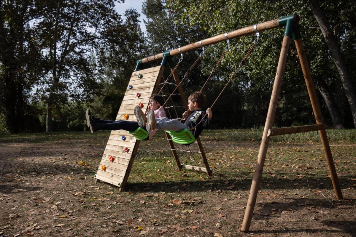 Parque infantil MASGAMES Timbu con pared de escalada, red de trepar y columpio