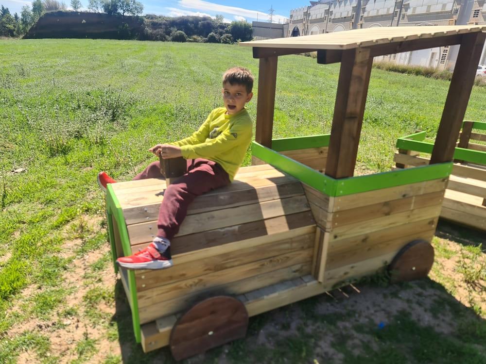 Parc infantil Locomotora MASGAMES PINXO de Banyoles és el més bonic que hi ha. 