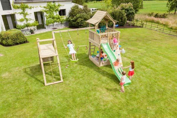 Torre infantil Pagoda con un columpio doble apoyado y rampas de escalar 20