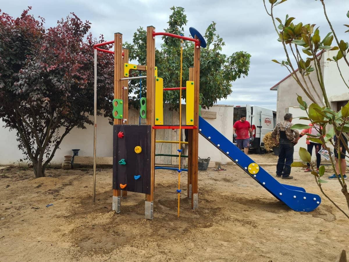 Parc infantil Torre Hexagonal amb tobogan i elements per grimpar