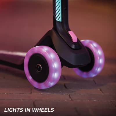 patinete berg nexo luces led en las ruedas