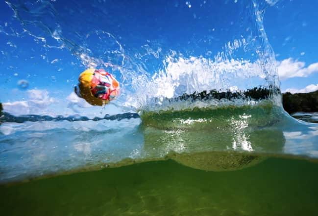 Pelota rotadora en el agua waboba ball original