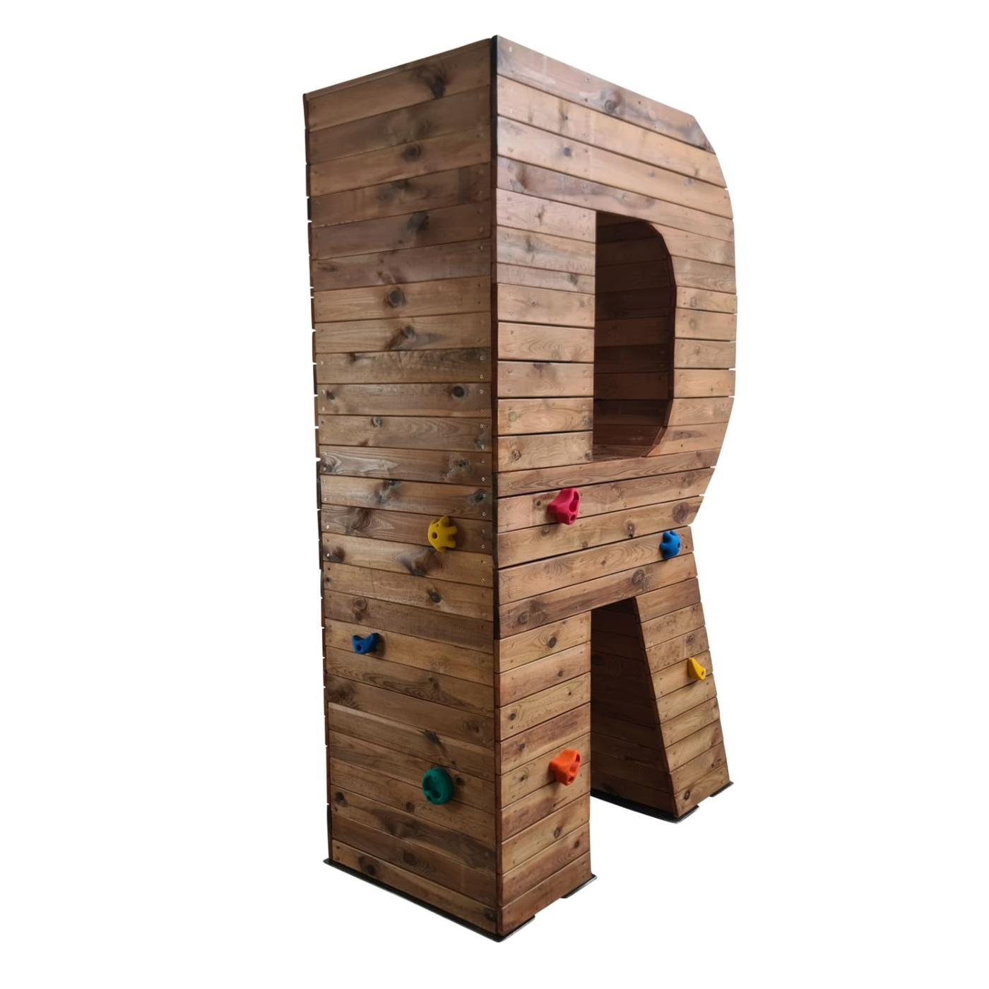 Parque infantil letra gigante de madera con piedras de escalada MASGAMES ALPHAPLAY