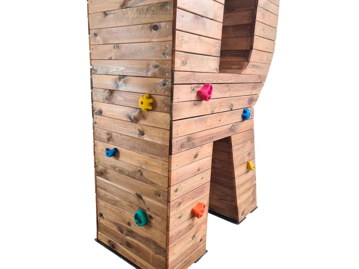 Parque infantil letra gigante de madera con piedras de escalada MASGAMES ALPHAPLAY