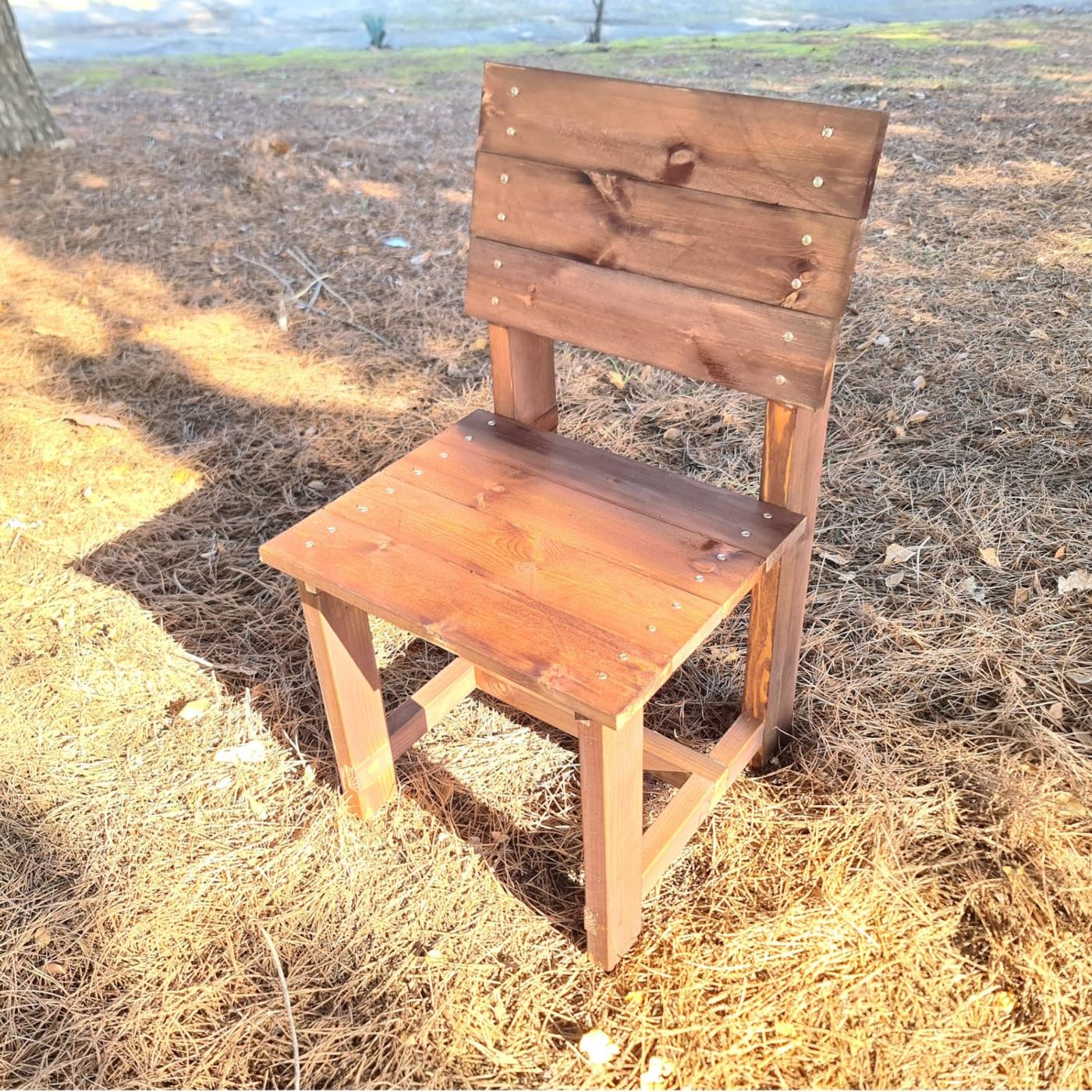Cadira de fusta per a l'exterior MASGAMES BATEA