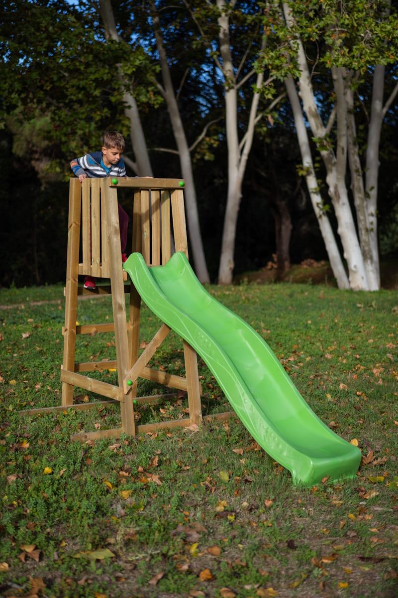 Tobogán con estructura de madera y rampa de plástico MASGAMES SUI