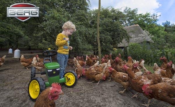 trator de pedais BERG BUZZY JOHN DEERE