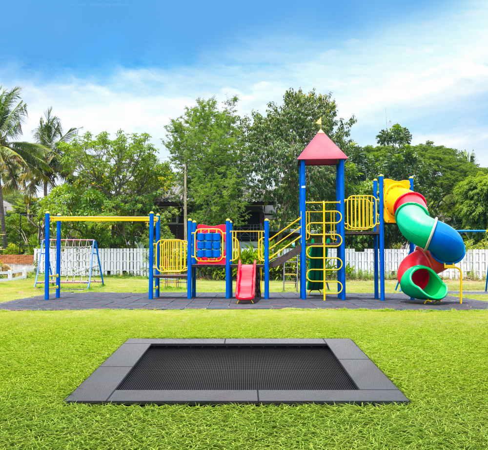 https://www.juegosalairelibre.com/cdnassets/trampoline-playground-cama-elastica-uso-publico-topludi-2_ad_l.jpg
