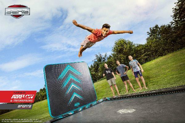 Cama elástica para enterrar BERG Flatground Ultim Champion 500 con Aerowall