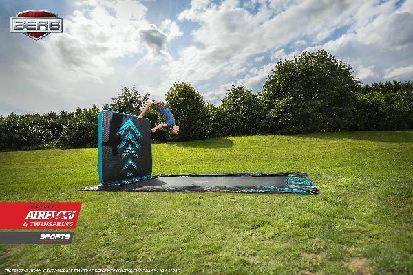 Cama elástica para enterrar BERG Flatground Ultim Champion 500 con Aerowall