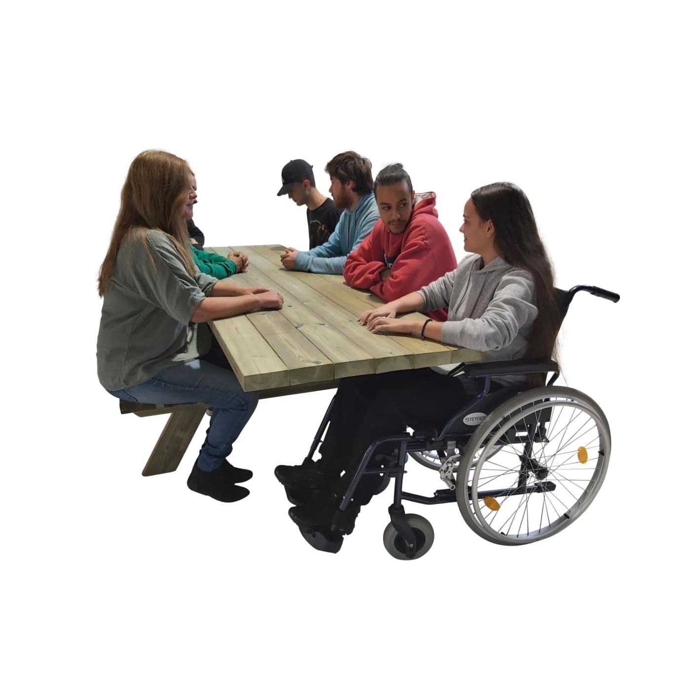 Mesa de piquenique adaptada a cadeiras de rodas MASGAMES LYON de madeira para exterior